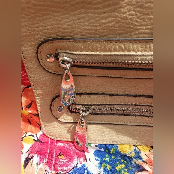 FLORAL SATIN LIKE, AND FAUX LEATHER CROSSBODY. - Picture 3 of 6